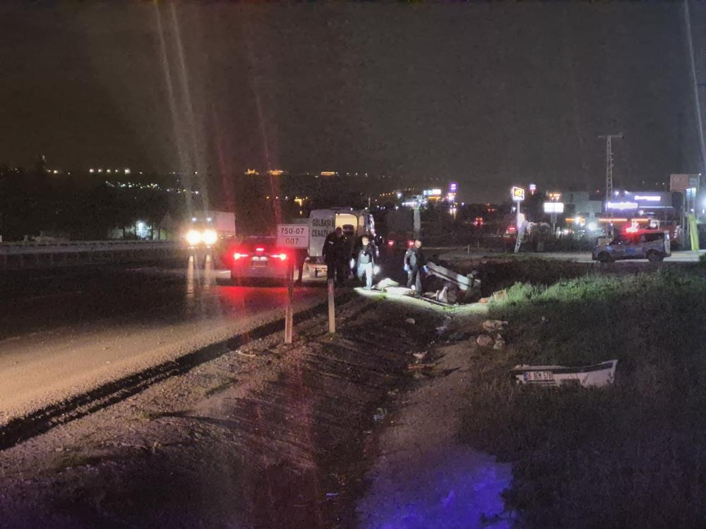 Ankara'da kontrolü kaybeden araç takla attı: 1 ölü, 2 yaralı