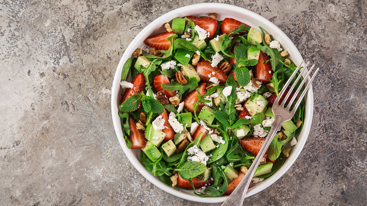 Avokadolu çilek salatası tarifi