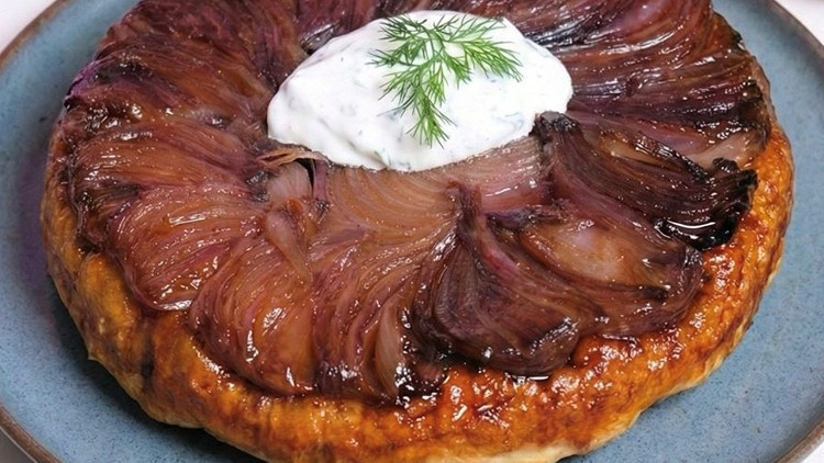 Mutfaktaki kırmızı devrim: Bir malzeme güzellemesi ve soğanlı tarte