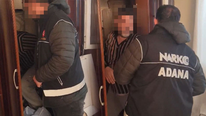 Adana'da 33 firari hükümlü yakalandı! Elbise dolabında çarşafa sarılmış halde yakalandı