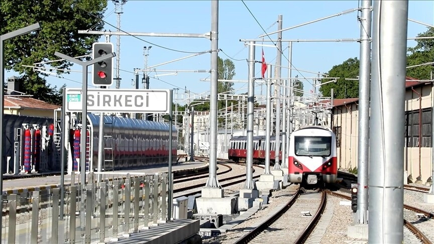 Ankara ve İzmirde Toplu Taşıma Durumu
