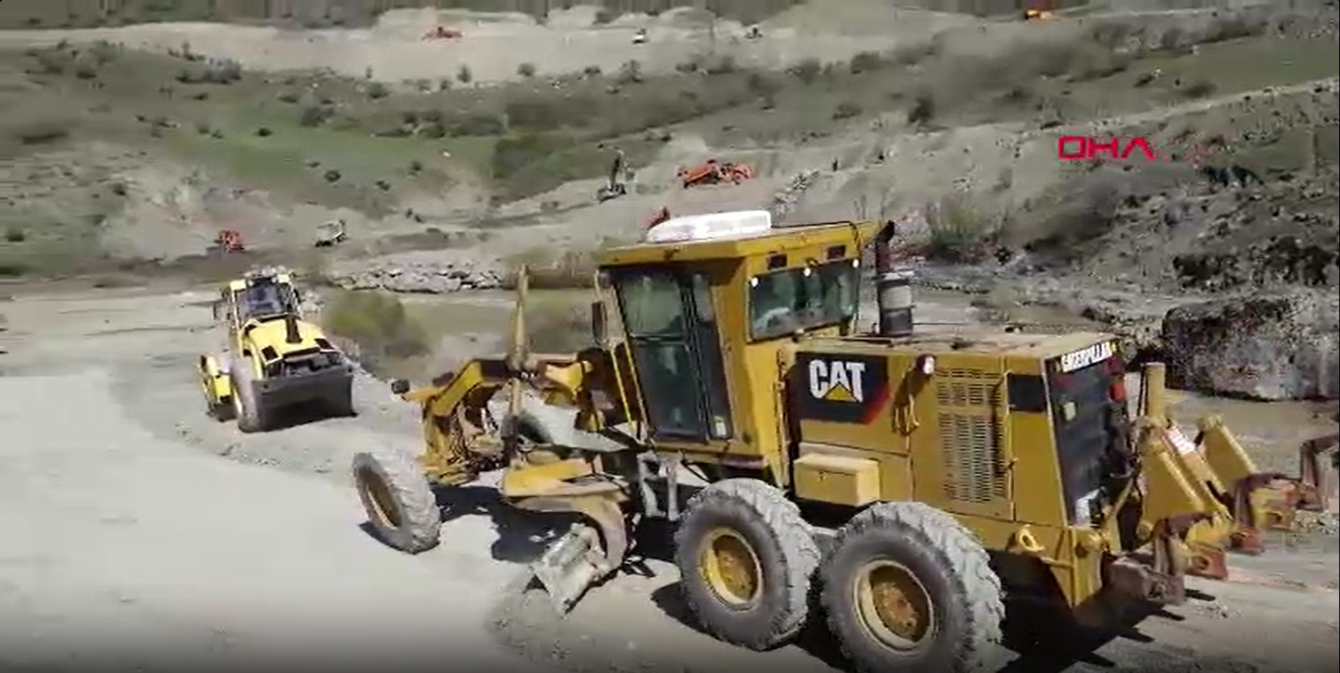 TSK, heyelanın kapattığı Hakkari-Van yolunda panel köprü kuruyor