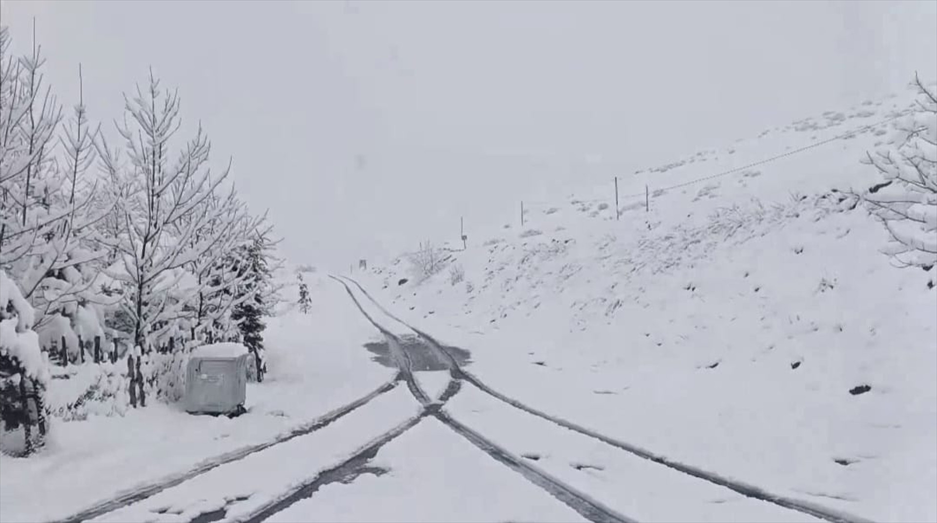  Kent merkezi beyaza büründü... 3 metreyi aşan karla mücadele