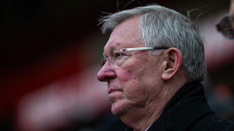 Sir Alex Ferguson'dan kötü haber! Hastaneye kaldırıldı