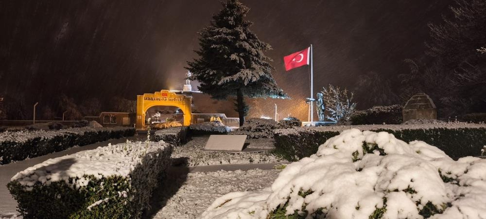 Baharı beklerken kış geldi Mayısta kar yağışı etkili oldu... Şimdiye kadar böyle bir doğa olayıyla karşılaşmadık