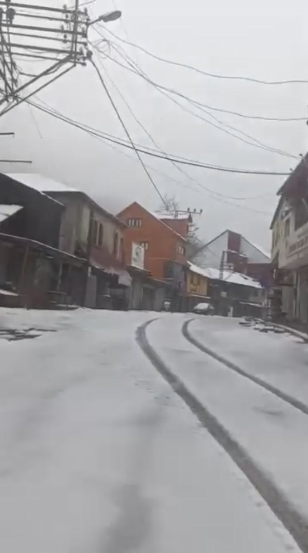Baharı beklerken kış geldi Mayısta kar yağışı etkili oldu... Şimdiye kadar böyle bir doğa olayıyla karşılaşmadık