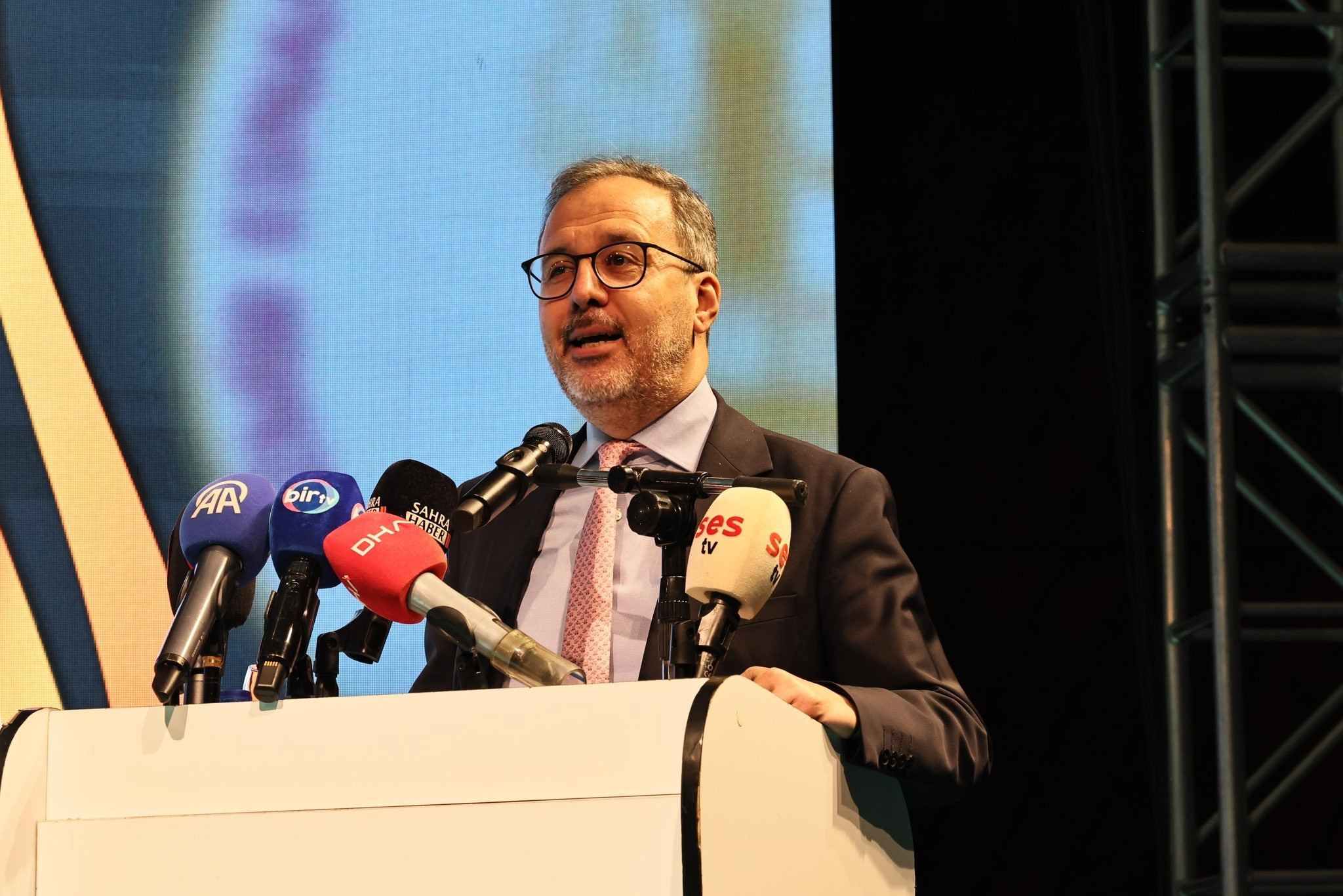 AK Parti İzmir Milletvekili Kasapoğlu: Kılık kıyafete bakarak değil, üretimle, gayretle alın teriyle yürüyoruz