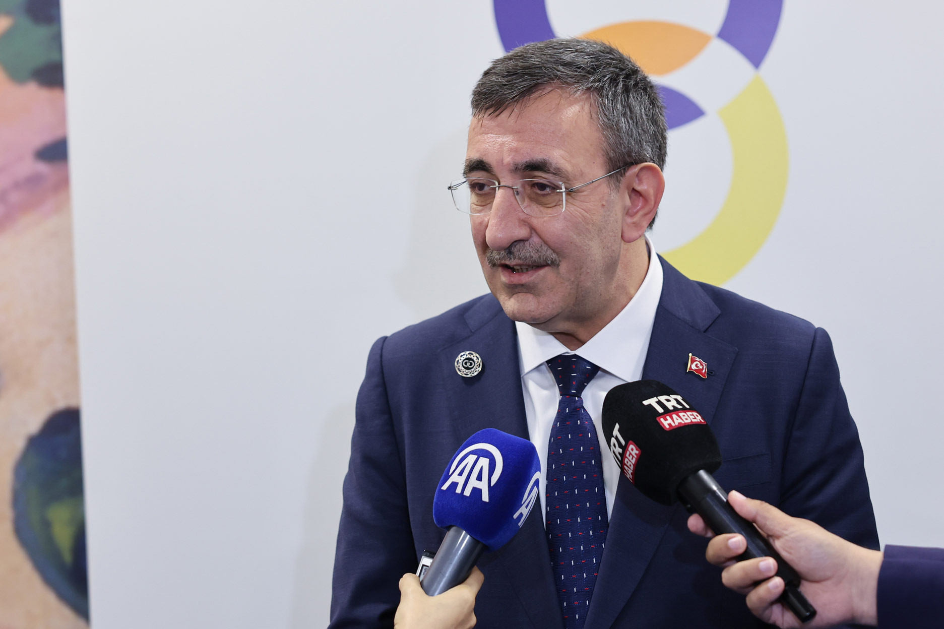Cumhurbaşkanı Yardımcısı Yılmaz, Ermenistan'da gazetecilerle bir araya geldi