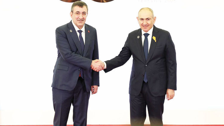 Yıllar sonra üst düzey Ermenistan ziyareti