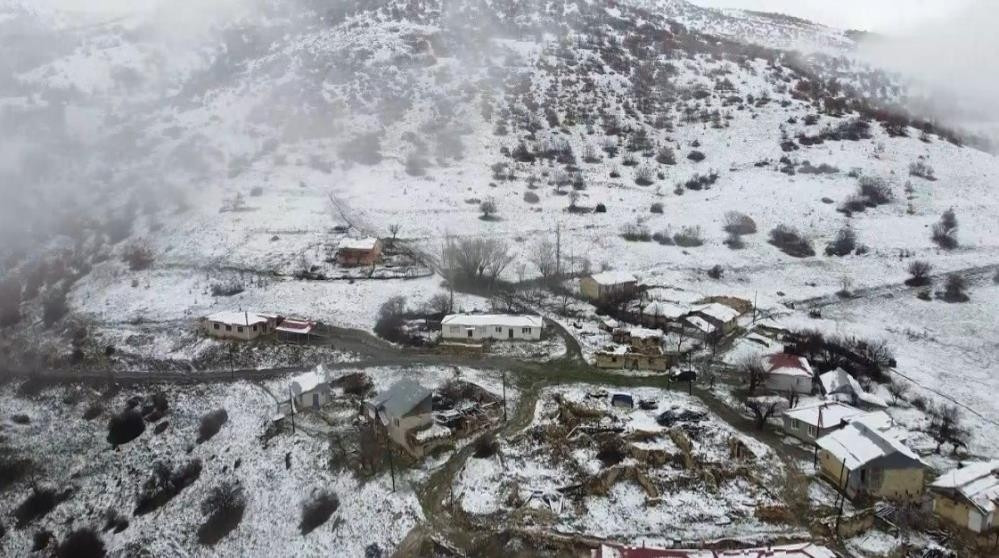 Hava sıcaklıkları düştü: Her yer beyaza büründü Bu aylarda buralarda kar görmek zor