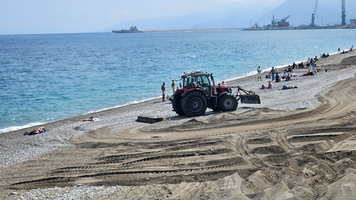 Konyaaltı Sahili'nde tepki çeken görüntü