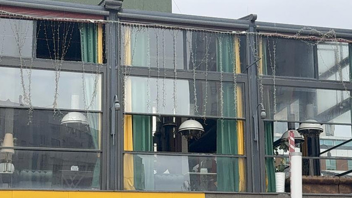 Esenyurt'ta bir kafeye silahlı saldırı! 17 yaşındaki şüphelinin üzerinden el bombası çıktı