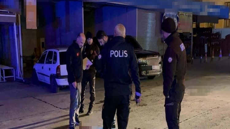 Akaryakıt istasyonunda bıçaklı kavga: 1 ölü, 2 yaralı