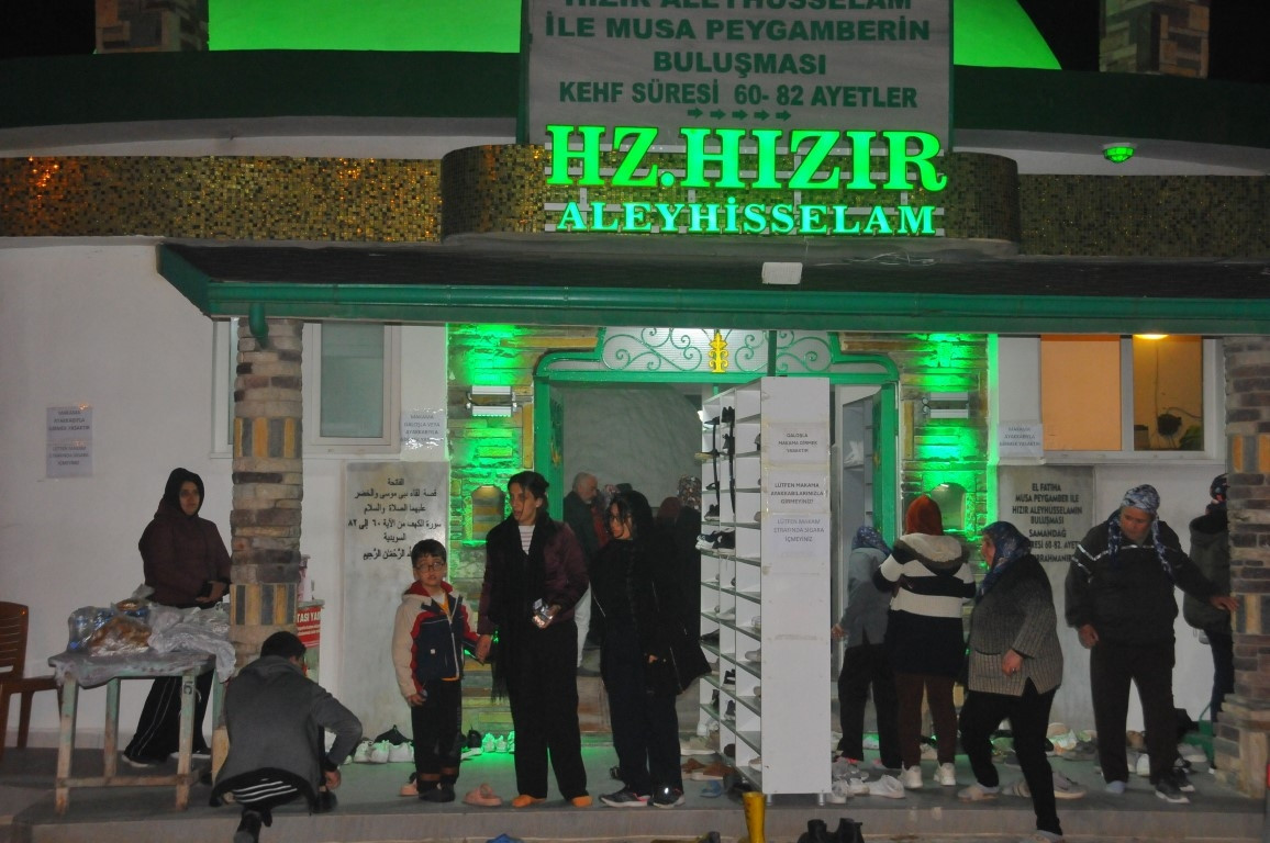 Her yıl aynı tarihlerde ziyaretçi akınına uğruyor... Farklı illerden gelenler de var: Büyük bir manevi önem atfediliyor