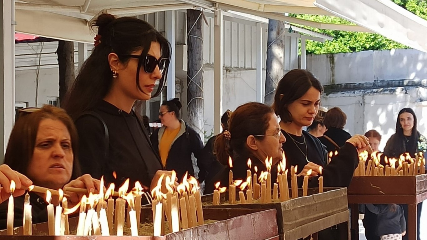 Her yıl aynı tarihlerde ziyaretçi akınına uğruyor... Farklı illerden gelenler de var: Büyük bir manevi önem atfediliyor