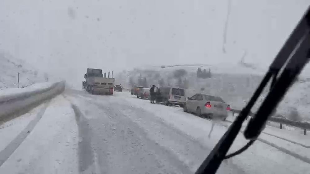 Mayıs ayında kar yağışı devam ediyor: Böyle bir kar görmedik