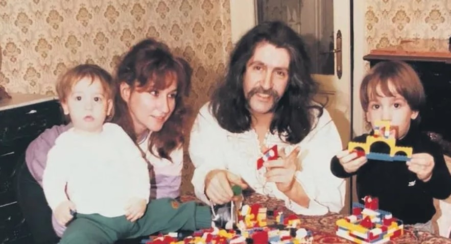 Ünlü oyuncu çocukluk aşkıyla evlenmişti... 26 yıl önce