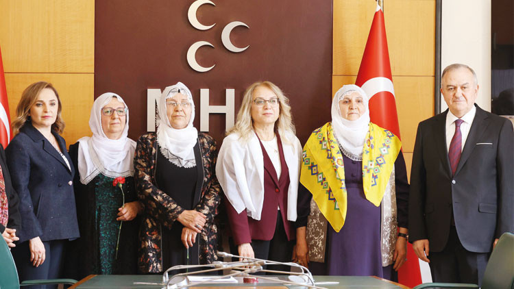 Barış Anneleri’nden MHP’ye ziyaret