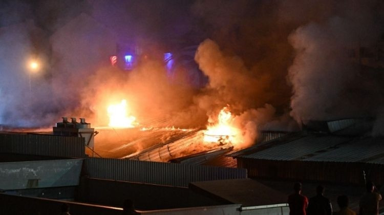 Arnavutköy'de bir fabrikada yangın