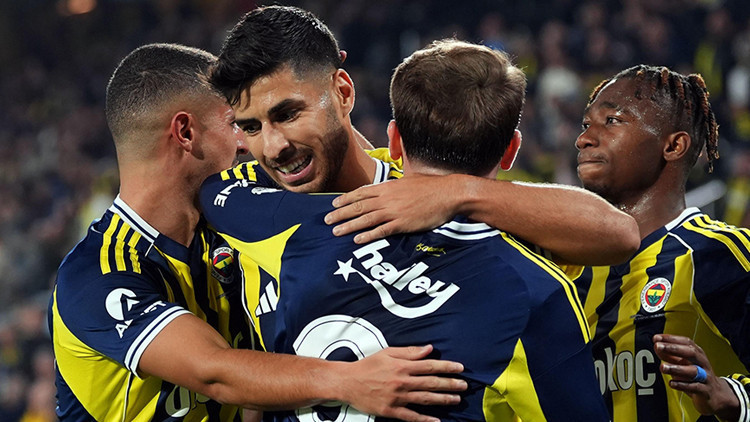 Fenerbahçe'nin gözü sahada, kulağı Galatasaray maçında!