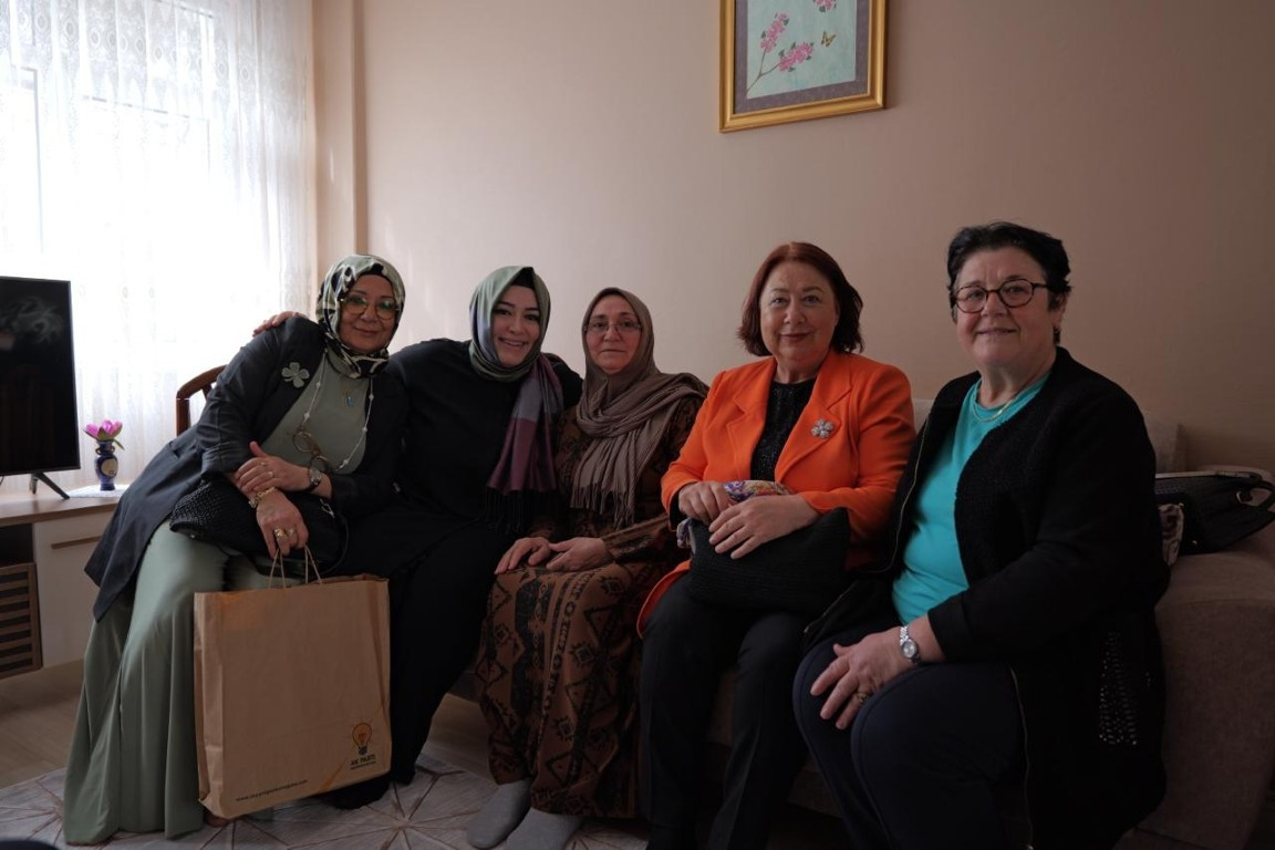 AK Parti İstanbul Milletvekilleri Anneler Günü’nde sahadaydı