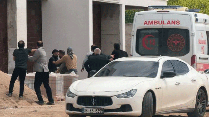 İnşaat işçileri arasında sopalı-yumruklu kavga! Ambulanstaki yaralıya da saldırmak istediler