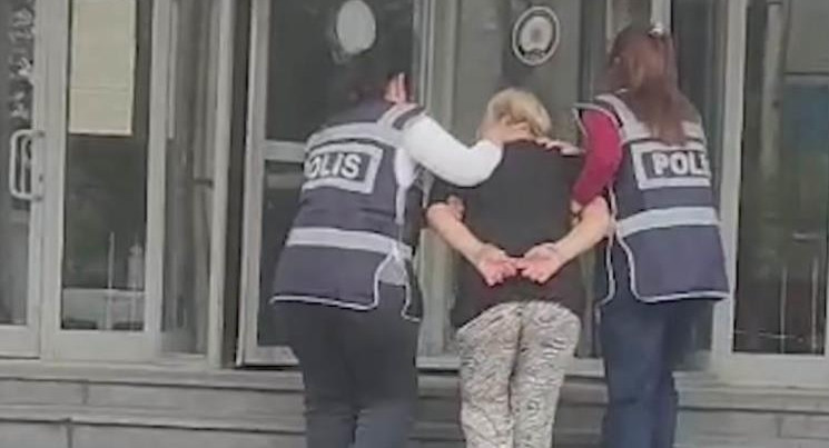 Hırsızlık suçundan 70 yıl cezası bulunan kadın yakalandı
