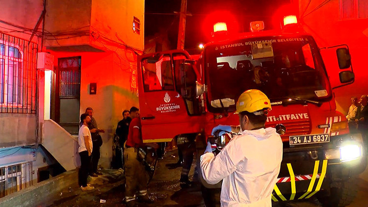 3 katlı binada yangın: 2'si çocuk 4 yaralı