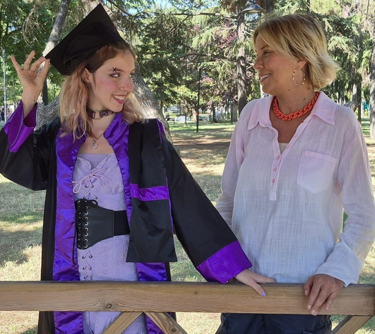 Eski manken Neşe Erberkin kızı psikoloji diploması aldı