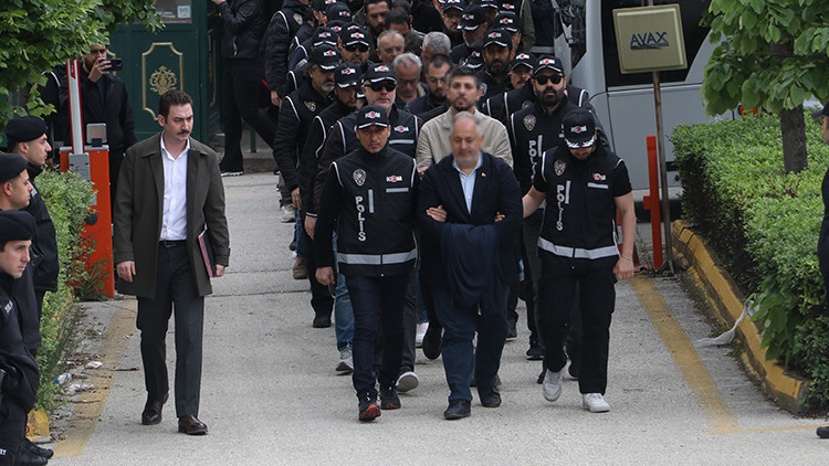 Tepebaşı Belediyesi'ne yönelik operasyonda şüpheliler adliyeye sevk edildi