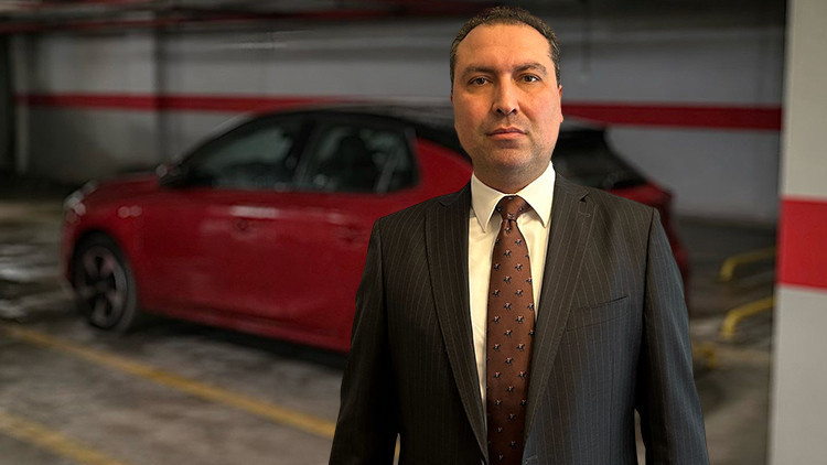 Sıfır kilometre elektrikli araç aldı; kullandığı ilk gün neye uğradığını şaşırdı! 1 yıldır çözülemeyen arıza için firmaya dava açtı