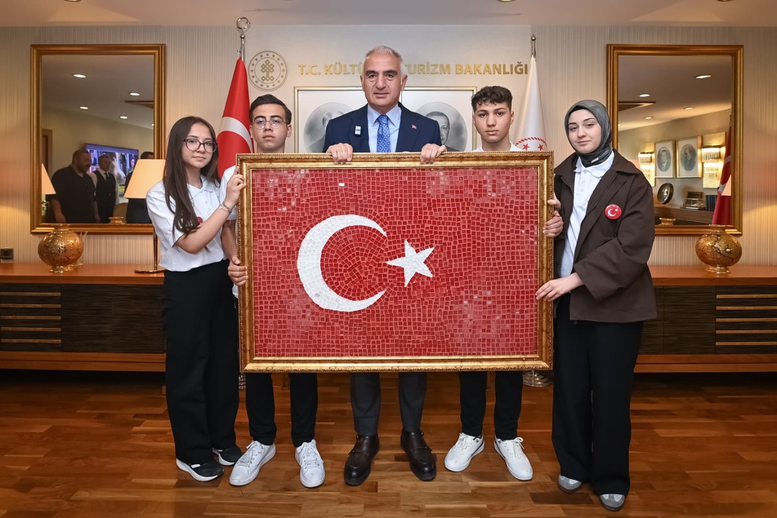 Bakan Ersoy, 19 Mayıs'ta genç sanatçıları ağırladı