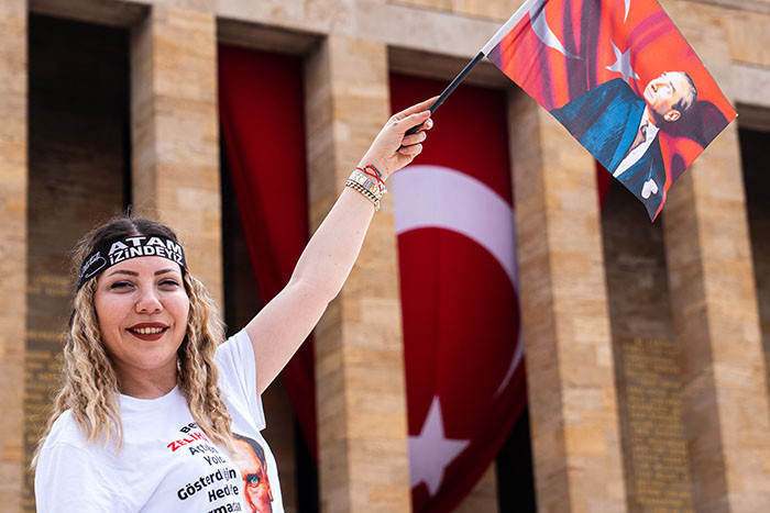  Binlerce kişi Anıtkabire akın etti