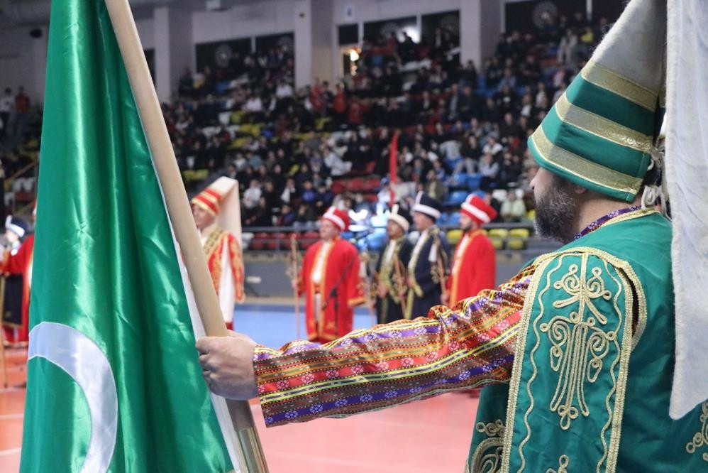  Binlerce kişi Anıtkabire akın etti
