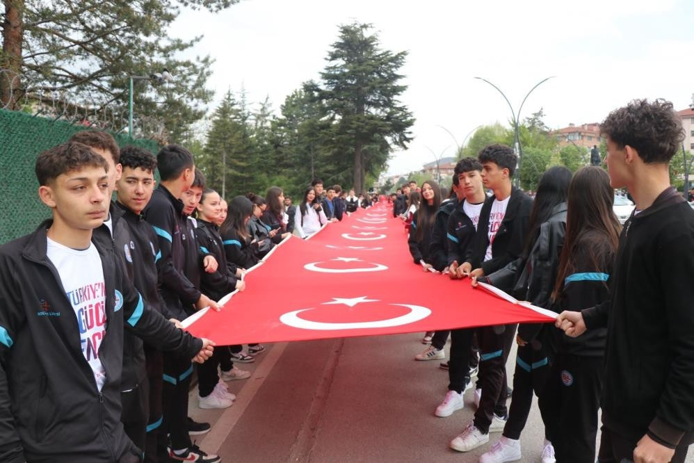  Binlerce kişi Anıtkabire akın etti