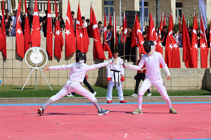  Binlerce kişi Anıtkabire akın etti