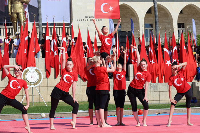  Binlerce kişi Anıtkabire akın etti