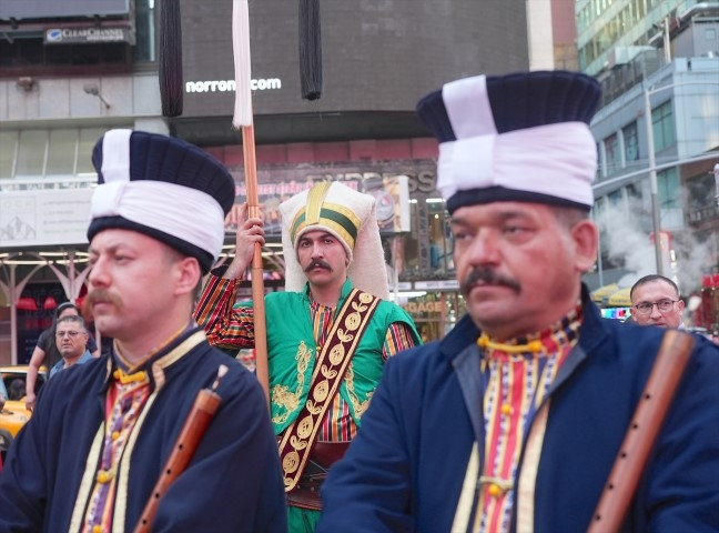  Türkler Amerikanın en ünlü meydanında heybetini gösterdi
