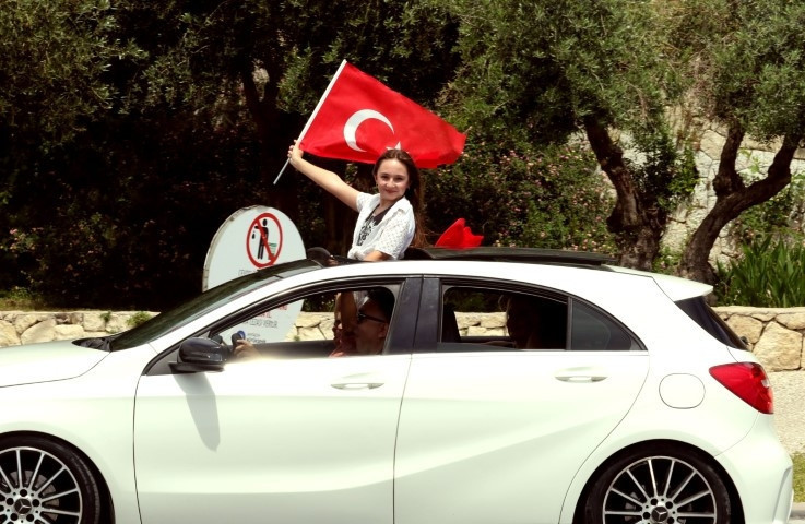  19 Mayıs tatilinde sahile koştular