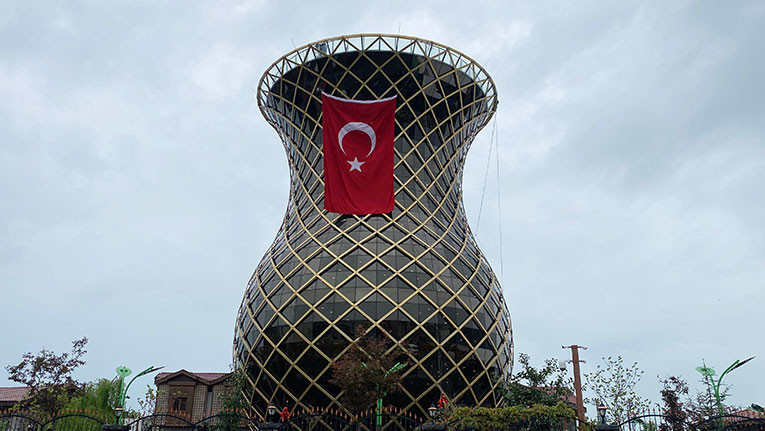 DEV ÇAY BARDAĞINA BAYRAK ASTILAR