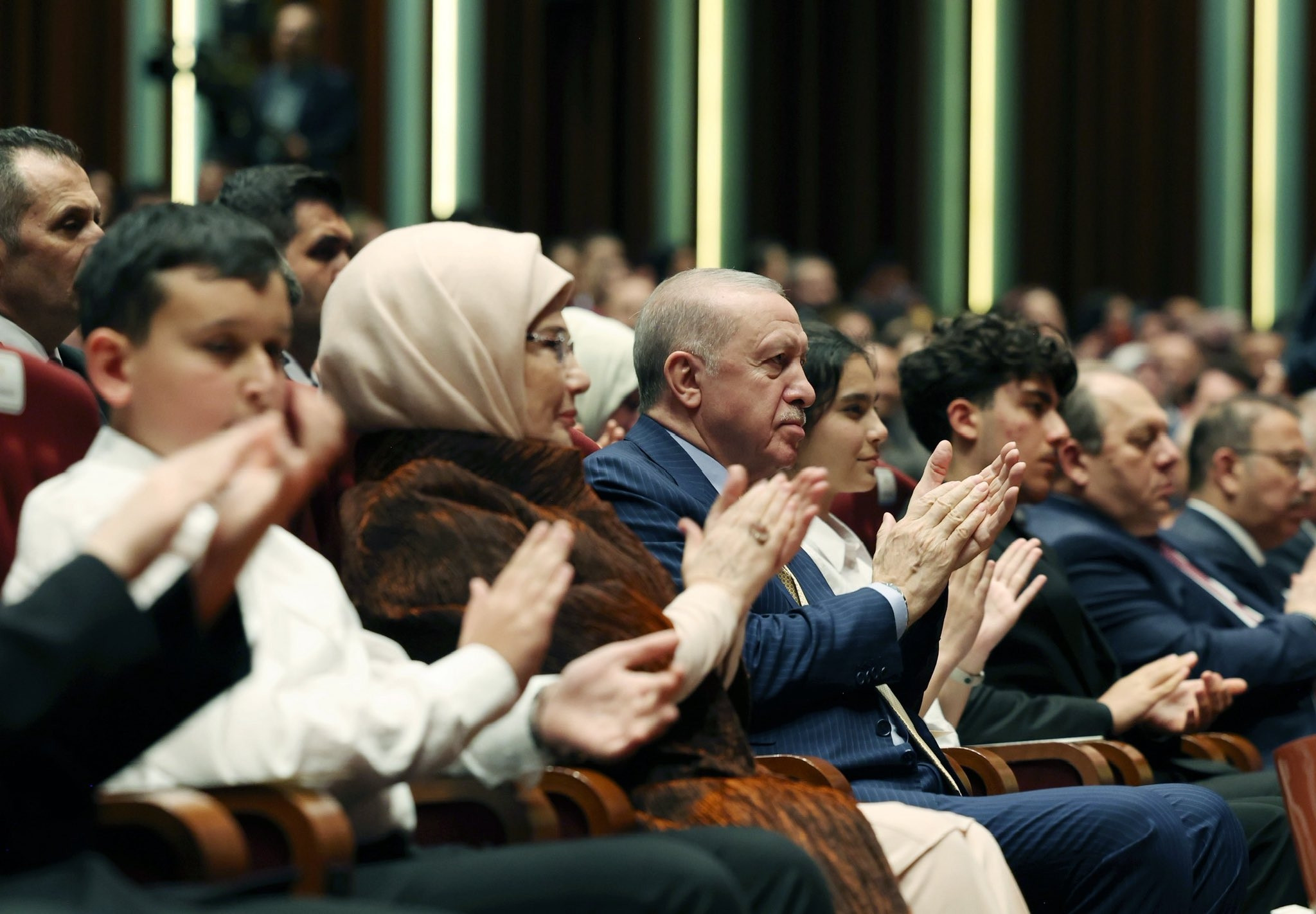 Cumhurbaşkanı Erdoğan ve eşi Emine Erdoğan, Cumhurbaşkanlığı Çocuk Orkestrası ve Korosu konserine katıldı