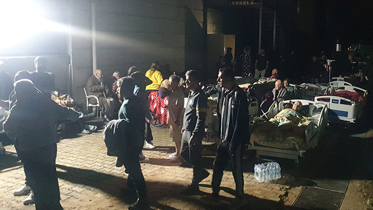 Düzce’de huzurevinde yangın! Yatalak vatandaşlar yatakları ile birlikte binadan çıkarıldı