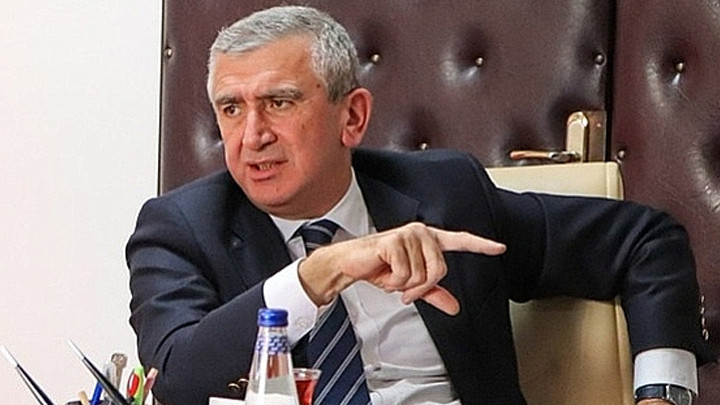 Akçakoca Belediye Başkanı Fikret Albayrak, gözaltına alındı
