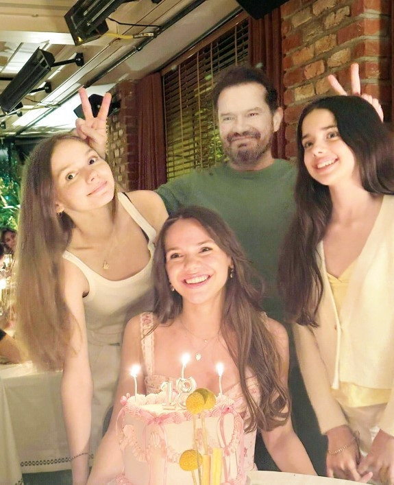 Canım kızım, ne ara 18 oldun sen Canım kızım, ne ara 18 oldun sen