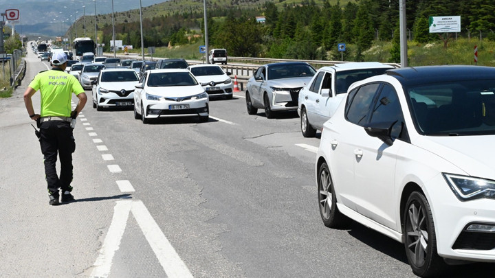 43 ilin geçiş güzergahında bulunan 'kilit kavşak'ta arife günü yoğunluğu