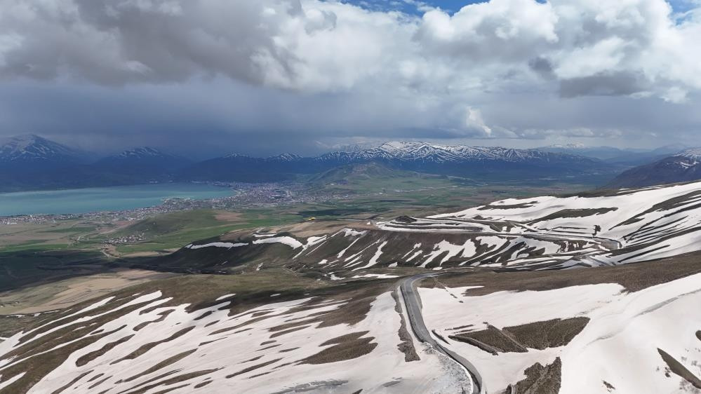  10 metrelik tüneller oluştu Burada yürümek gerçekten farklı bir deneyim
