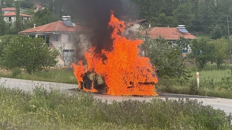 Amasya'da feci kaza… Çarpma etkisiyle cayır cayır yandı: Ölü ve yaralılar var