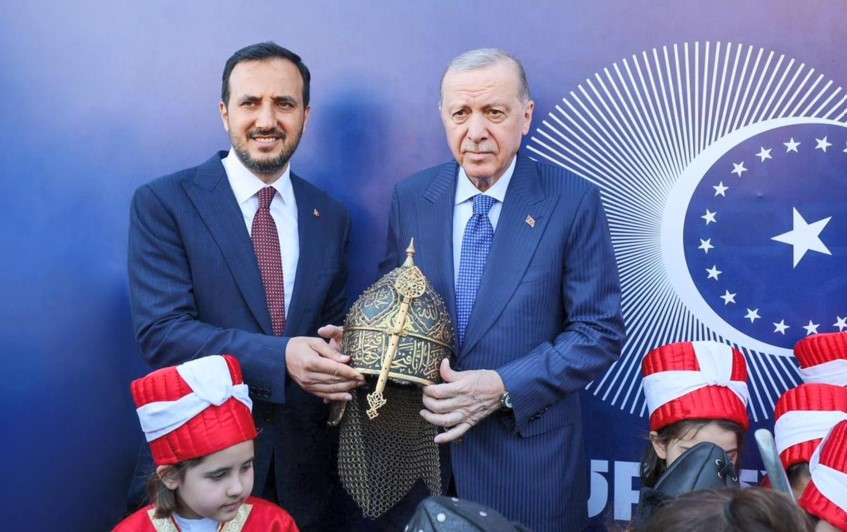 Cumhurbaşkanı Erdoğan'a özel hazırlanan miğfer hediye edildi