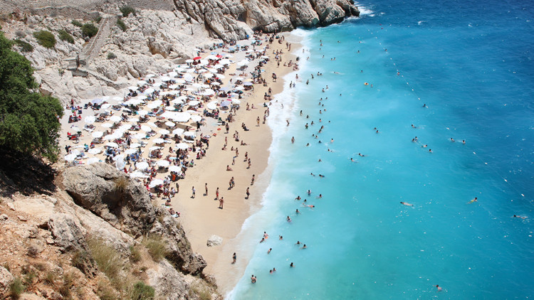 Kaputaş turizmcileri sevindirdi: Avrupa’nın en iyi 10 plajından biri