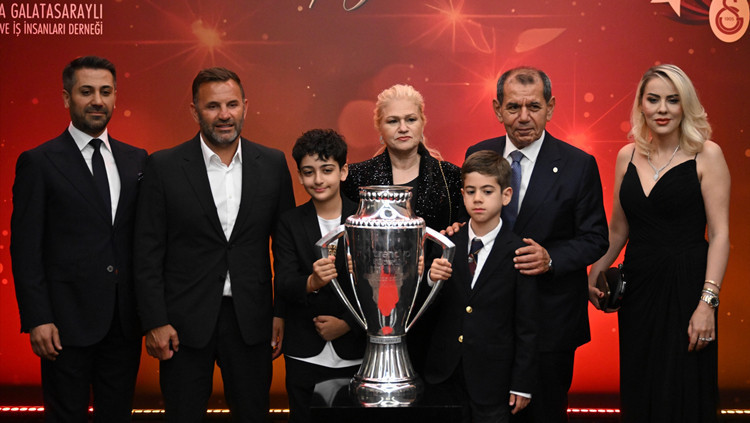 Galatasaray'ın şampiyonluğu Ankara'da kutlandı; Özbek ve Buruk açıklama yaptı